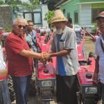 Perkuat Semangat Gotong Royong di Kelompok Tani, Rachmat Hidayat Berikan Bantuan Belasan Hand Traktor Warna Merah untuk Gapoktan di Lombok
