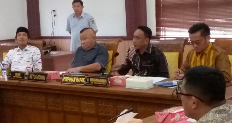 Saat RDP, Salah Satu RT Diusir Sama Anggota DPRD Dalam Ruangan RDP Komisi Satu Dianggap Tidak Beretika