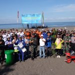 Kick Off Pelestarian Alam Melalui Penanaman Pohon Dan Bersih Pantai