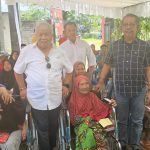 Jelang Tutup Tahun, Rachmat Hidayat bagikan puluhan Kursi Roda untuk Orang Tua Jompo di Lombok Tengah