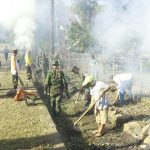 TNI-Polri Di Polongbangkeng Selatan Kerja Bakti Bersama Warga Bersihkan Selokan
