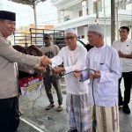 KAPOLRI Serahkan Bantuan Sapi untuk Kegiatan Keagamaan Haul Guru Sekumpul ke – 19 melalui Kapolda Kalimantan Selatan