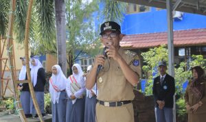 Pimpin Upacara di SMA 3 Takalar, Pj. Bupati Menekankan Generasi Muda Harus Menjadi Pemain di Negeri Sendiri