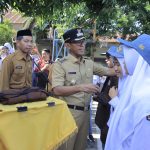 Pembina Upacara di SMA 1 Takalar, Pj Bupati Ingatkan Siswa Untuk Mempersiapkan Diri Dalam Membangun Daerah