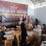 Satgas OMB Amankan Proses Packing Kotak Suara Di Gudang Logistik KPU Banggai
