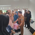 Ringankan Beban Ekonomi Masyarakat, Pj Bupati Jeneponto Salurkan Bantuan Pangan