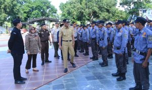 Pj. Bupati Takalar Pimpin Apel Akbar Sekaligus Membuka Bimtek Satlinmas Sebagai Petugas TPS Pada Pemilu 2024