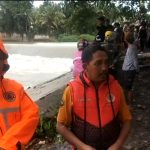 Tim Gabungan BPBD Jeneponto Melakukan Pencarian Warga Terseret Arus Sungai