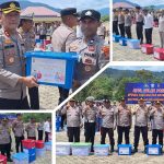Sambut Lebaran 2024, AKBP Priyo Utomo Serahkan Parsel Idul Fitri Kepada Seluruh Personel Polres Konawe Utara