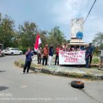 Aksi KPKT Bersama Warga Desa Siwelis Kecamatan Balaesang Hadiahi Inspektorat Donggala BH dan Pakaian Dalam Wanita