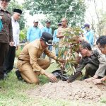 Dalam Rangka Hari Bumi Sedunia, Pj Bupati Takalar Bersama Porkopimda Lakukan Penanaman Pohon
