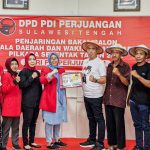 Daftar di PDIP, ditemani petani. Dr Rahmad M Arsad ; Paman saya Marhaen