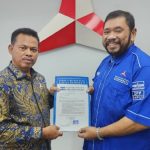 Siap Maju Calon Bupati Kolut, H. Jumarding Menerima Surat Tugas dari DPP Partai Demokrat