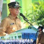 Pembina Upacara di SMKN 6 Takalar, Pj. Bupati Berpesan Persiapkan Diri Menuju Indonesia Emas 2045
