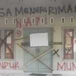 Warga Tak Terima Mantan Napi Kantor Desa Nyiur Tebel di Segel!