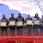 Bupati Nias Yaatulo Gulo, S.E., S.H., M.Si Terima Penghargaan Dari Kementerian Kesehatan Republik Indonesia