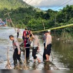Polres Konut Pasang Patok Pembatas di Ruas Jalan Terendam Banjir Antisipasi Kendaraan Terguling