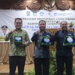 DIKBUD LOBAR BERI SERTIFIKAT GURU PENGGERAK KEPADA 65 GURU 