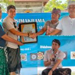 Berkat Berkontribusinya Ke Masyarakat,Gung Ona Terima Penghargaan Dari Warga Abiantubuh Selatan