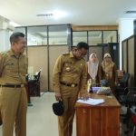 Pantau Kehadiran Pegawai, Pj. Bupati Takalar Sidak Beberapa Kantor