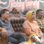 Dukungan Paket Manis Terus Mengalir, Ngopi Ngobrol Rocky Gerung di Gedeng Sekotong Dibanjiri Warga