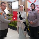 Ny. Yuli Dwi Irianto Dikukuhkan Menjadi Ibu Asuh Polwan Polda Sultra