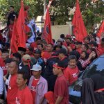 TANDA KEMENANGAN Hari Ini Resmi Daftar ke KPUD Lotim di  Iringi Puluhan Ribu Pasukan Merah Turun Gunung!
