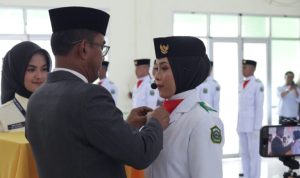 Pj. Bupati Takalar Kukuhkan 76 Pasukan Pengibar Bendera Pusaka HUT ke-79 RI
