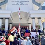 Ratusan Warga Koleko Kepung Kantor DPRD, Minta Galian C di Tutup