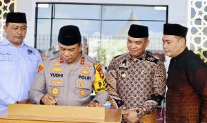 Pj Bupati Takalar Dampingi Kapolda Sulsel Resmikan Masjid Ar Rahman Bharaduta
