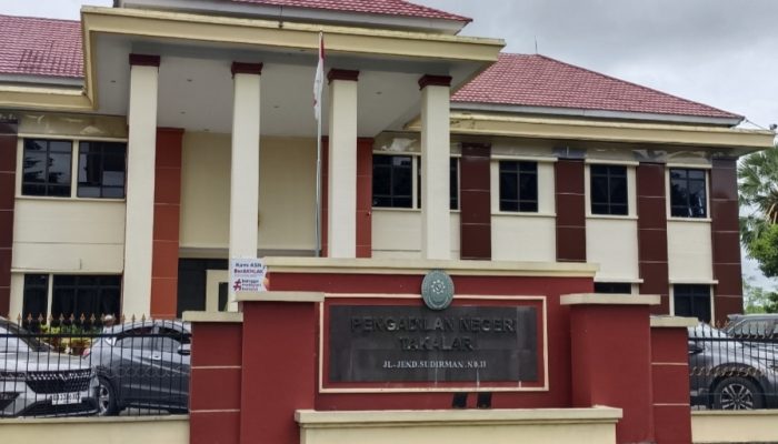 Jalani Sidang Perdana, Kades Tamalate Husain Terancam Bui