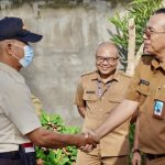 dr. Hasbi Santoso Pimpin Apel Rutin, Berikan Penghargaan kepada Pegawai Purna Tugas
