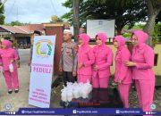 Amaliyah Ramadhan, Polsek Bangkala Bagikan Takjil Kepada Masyarakat Yang Melintas Di Depan Mapolsek