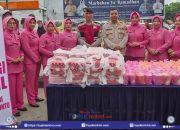 Amaliyah Ramadhan, Ketua Cabang Bhayangkari Polres Jeneponto Berbagi Takjil Ke Pengguna Jalan