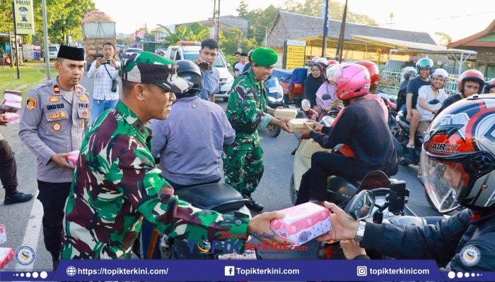 Semangat Kebersamaan di Bulan Ramadhan, TNI-Polri Takalar Gelar Aksi Berbagi Takjil untuk Masyarakat
