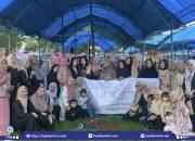 Indahnya Ramadhan, Tim Momzel Glowing Booster Bagikan Ratusan Takjil ke Pengguna Jalan