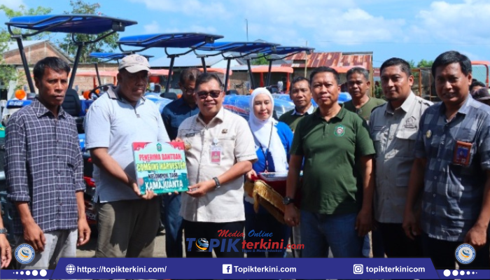 100 Hari Kerja Bupati dan Wakil Bupati Takalar, Daeng Manye Serahkan Bantuan Alsintan untuk Petani Takalar