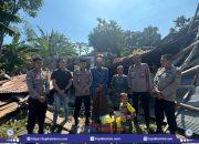 Rumah Petani di Jeneponto Roboh Diterjang Angin, Polres Bergerak Salurkan Bantuan