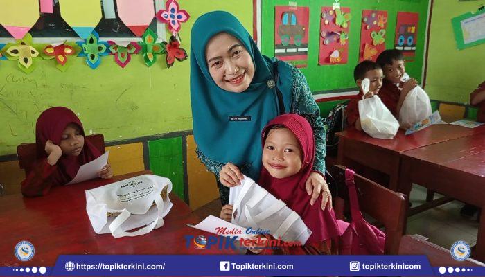 TP PKK Jeneponto Terima Kunjungan TP PKK Provinsi Sulawesi Selatan, Serahkan Paket Olahan Ikan di UPT SDN 8 Binamu