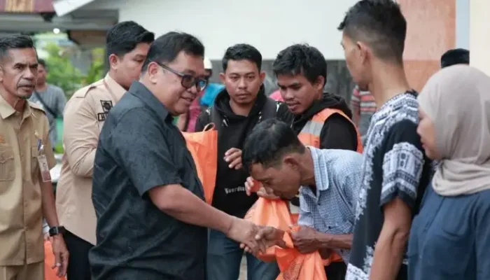 Bupati Takalar Salurkan 238 Paket Lebaran untuk Tenaga Teknis Jelang Idul Fitri