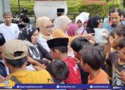 Rabu Berbagi Jadi Simbol Kepedulian, Camat Pattallassang Kembali Bagikan Ratusan Takjil