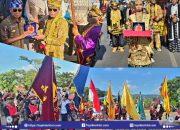 Kabupaten Muna Tampilkan Busana Kebesaran Kerajaan Muna di Pawai Budaya HUT Sultra ke-62