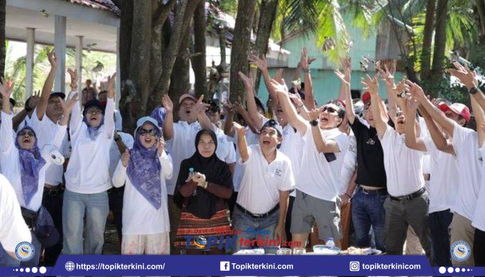 Reuni 40 Tahun Teknik Elektro 86 Unhas, Daeng Manye Pimpin Pelepasan 1.000 Burung di Pulau Sanrobengi
