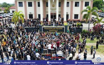 Ribuan Masyarakat Torobulu Datangi PN Andoolo, Nyatakan Dukungan Kepada PT WIN di Konawe Selatan