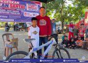 Wabup Hengky Yasin Serahkan Hadiah Utama, Doorprize HUT ke-7 Seputar Takalar Disambut Riuh Warga