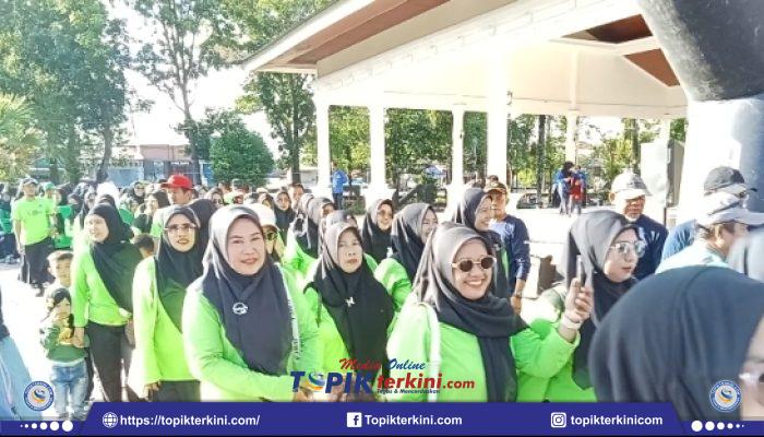 Ribuan Guru Semarakkan Gerak Jalan Santai Hardiknas 2026 di Takalar