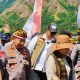 Kapolri Listyo Sigit dan Titiek Soeharto Tiba di Lokasi Panen Bawang Putih Sembalun