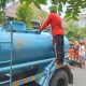 BARU DILANTIK 1 HARI, LURAH MUDA AJI LAKSONO LANGSUNG TURUN KE LAPANGAN: 2 Tangki Air dari PAM dan BPBPK Kalsel Alirkan Harapan di Telawang*