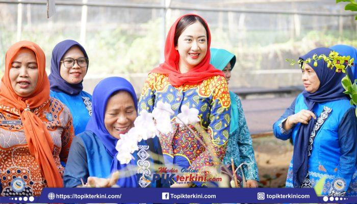 Ketua TP PKK Bantaeng & Ketua GOW Salurkan Bantuan Korban Kebakaran